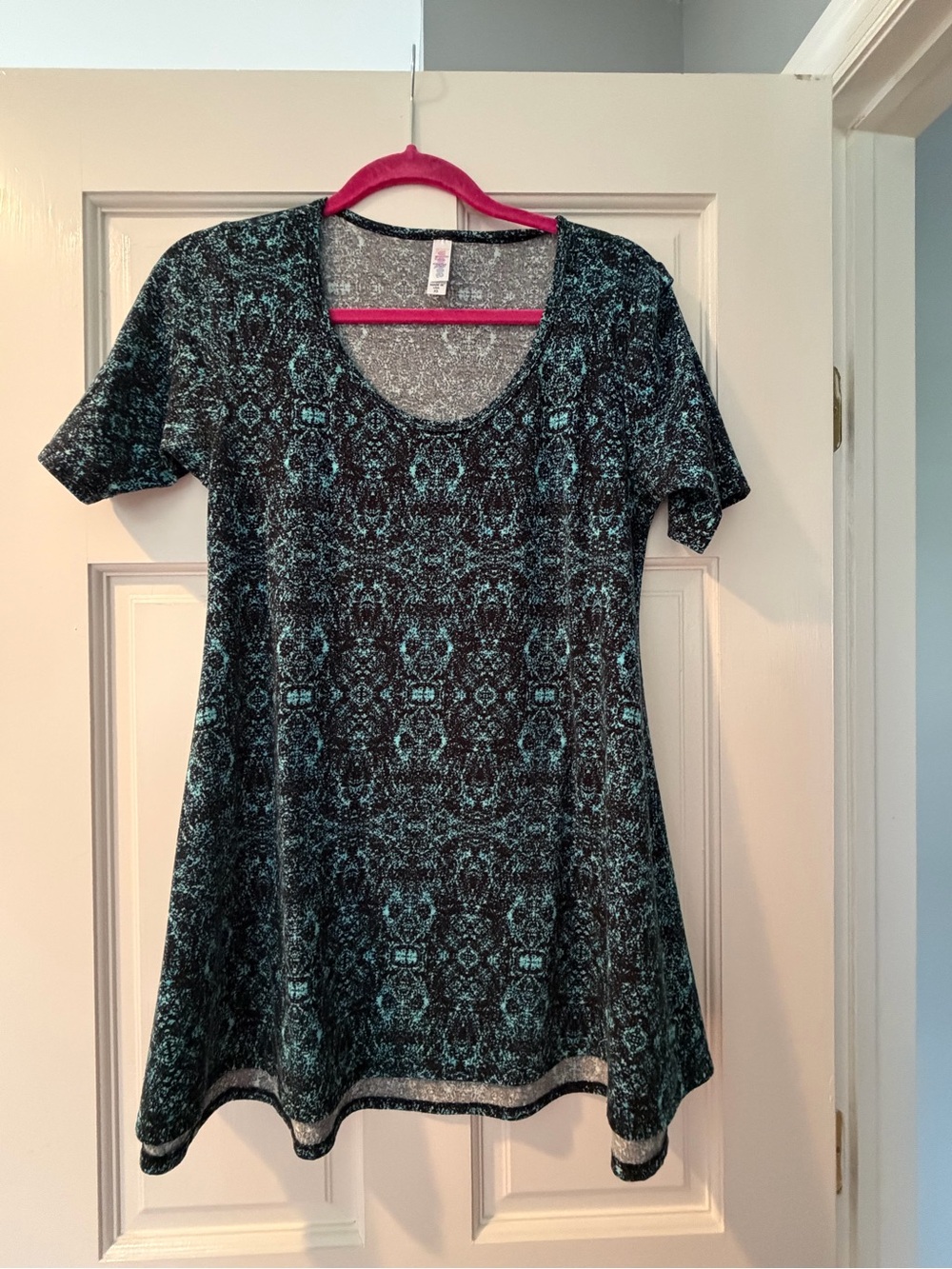 LuLaRoe Teal and Black Short Sleeve Scoop Neck Tunic